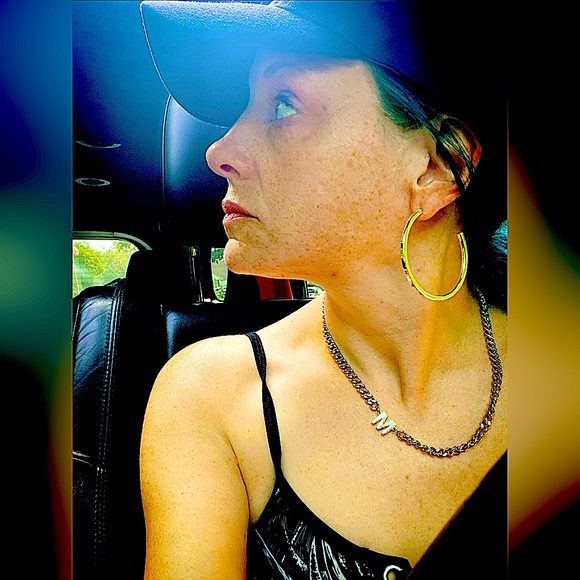 A WIDE VARIETY OF STYLES & SIZES FOR THE WHOLE FAMILY~BARGAINS EVERYWHERE! - Picture 4 of 15